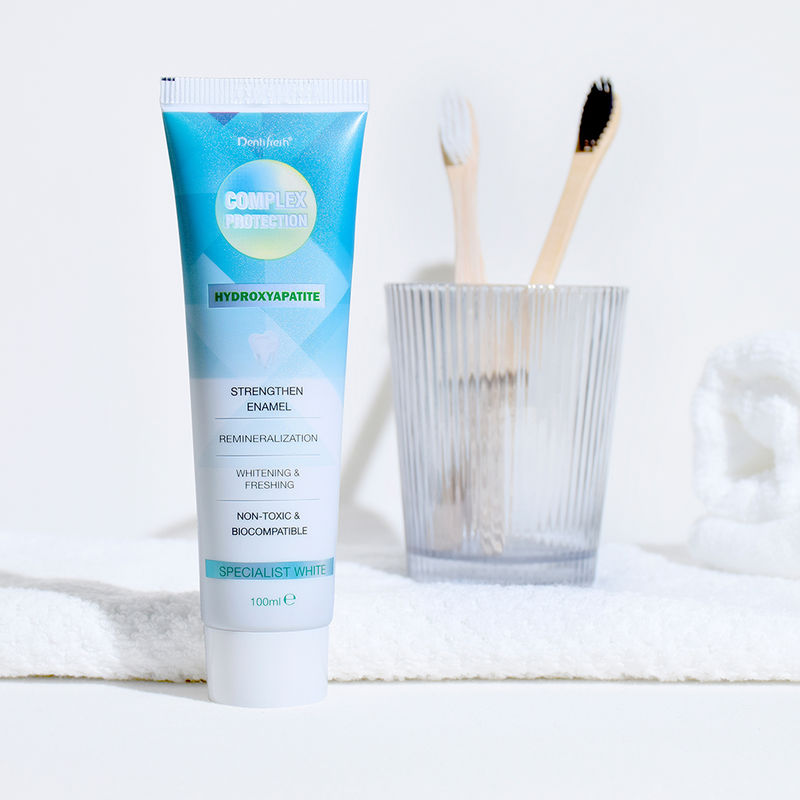 Efek Pemutihan Sedang Pasta Gigi Pemutih Gigi dengan Sikat Gigi Dua Kali Sehari dan Bahan Sodium Phytate